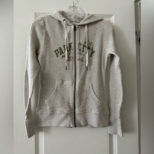 Women’s Park City graphic hoodie. Size M. Soft waffle knit material. Cream.